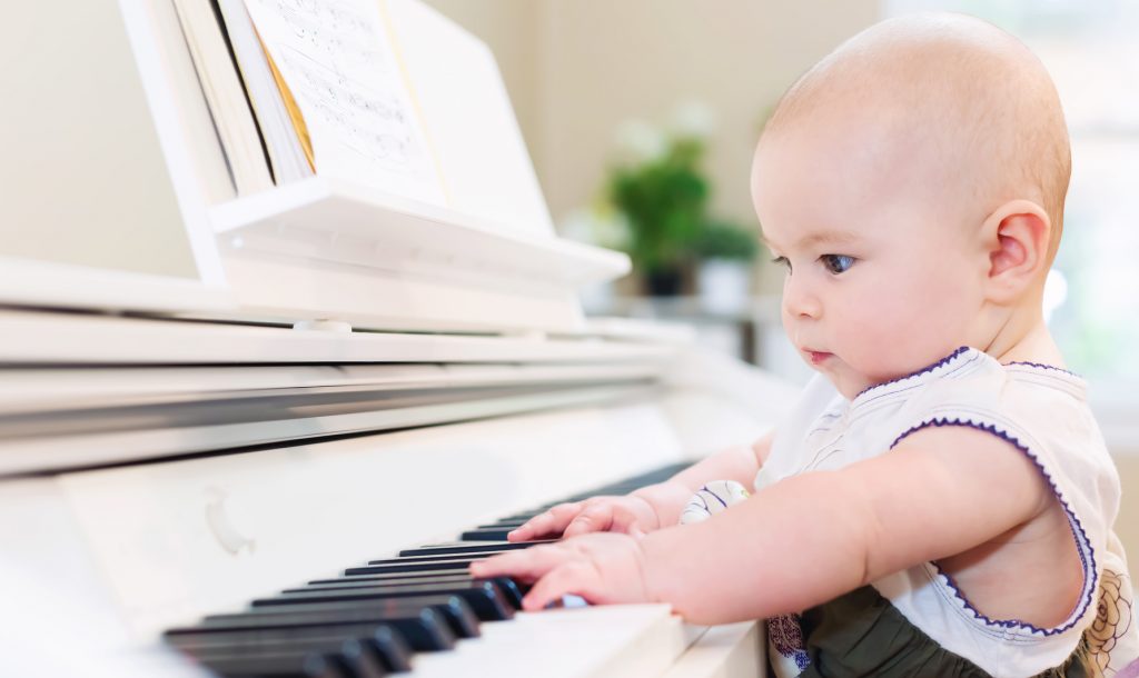 באיזה גיל אפשר להתחיל לנגן בפסנתר?